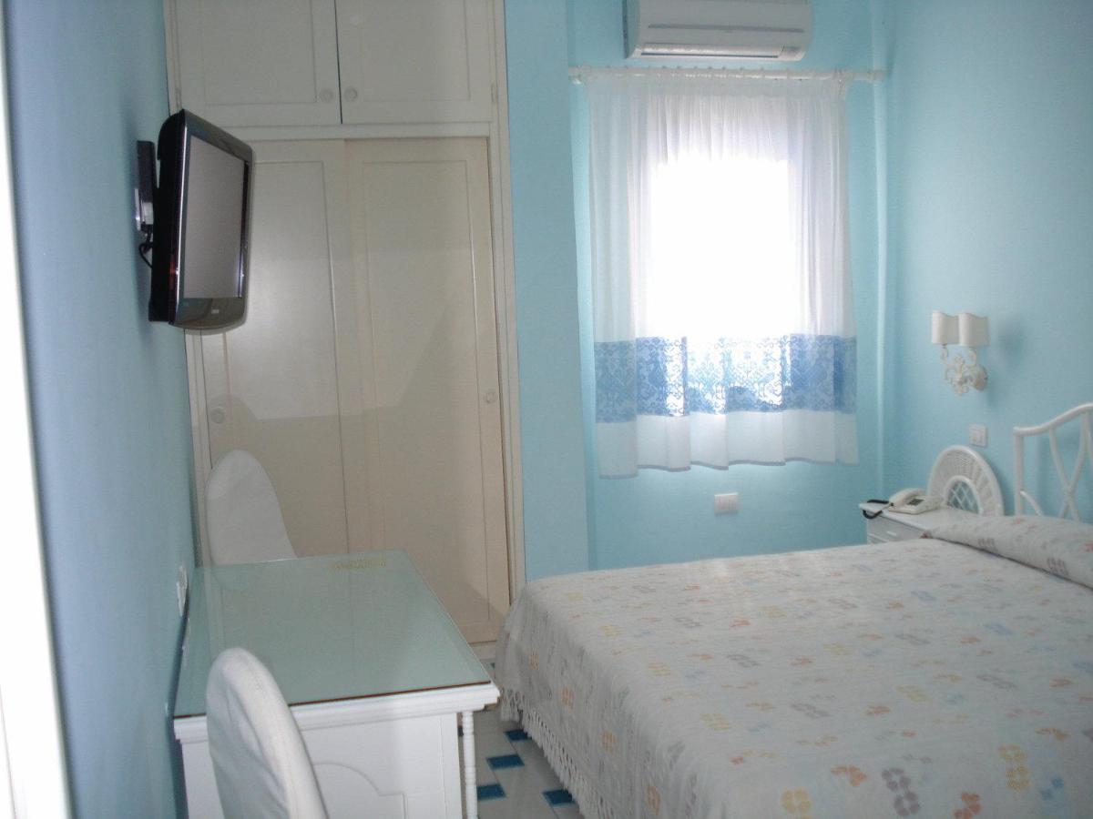 Hotel La Lampara Golfo Aranci Kültér fotó